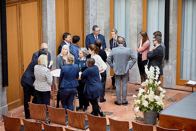 Some Participants at the international symposium in Berlin are making conversation
