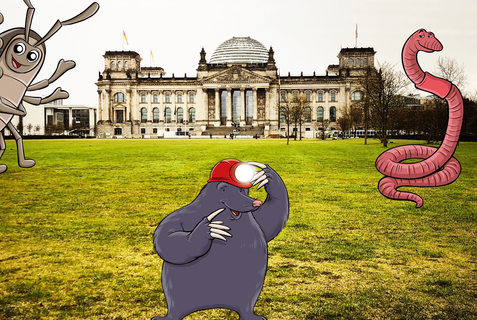 Illustrationen von Regenwurm, Assel und Maulwurf vor dem Reichstag in Berlin
